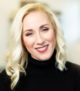 Portrait of Jen Snoddy, Realtor.